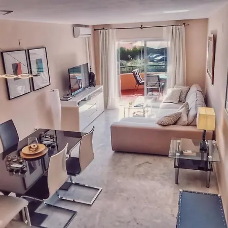 Daire Penthouse 3-bedroom Duplex /rooftop Terrace & Golf *
