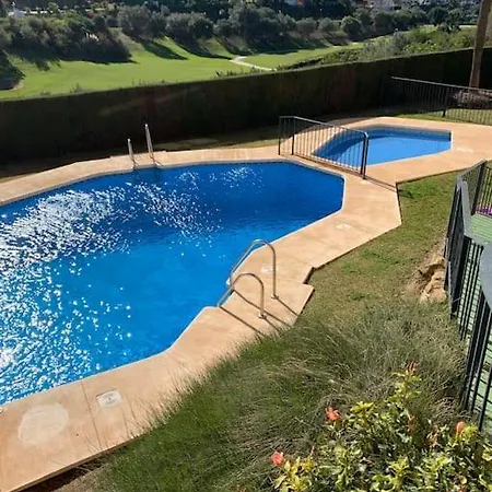 Penthouse 3-bedroom Duplex /rooftop Terrace & Golf Apartment *