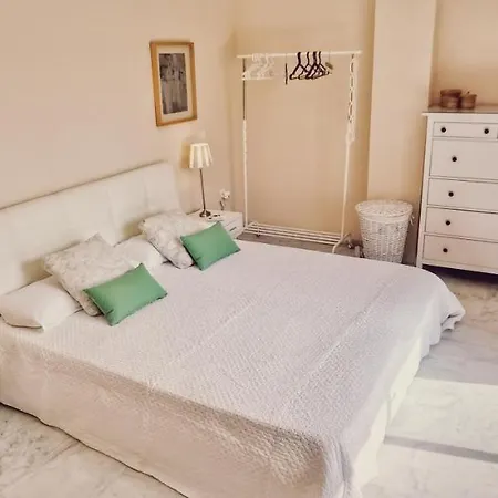 Penthouse 3-bedroom Duplex /rooftop Terrace & Golf